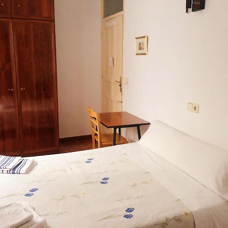 Hostal Castilla Мадрид Экстерьер фото