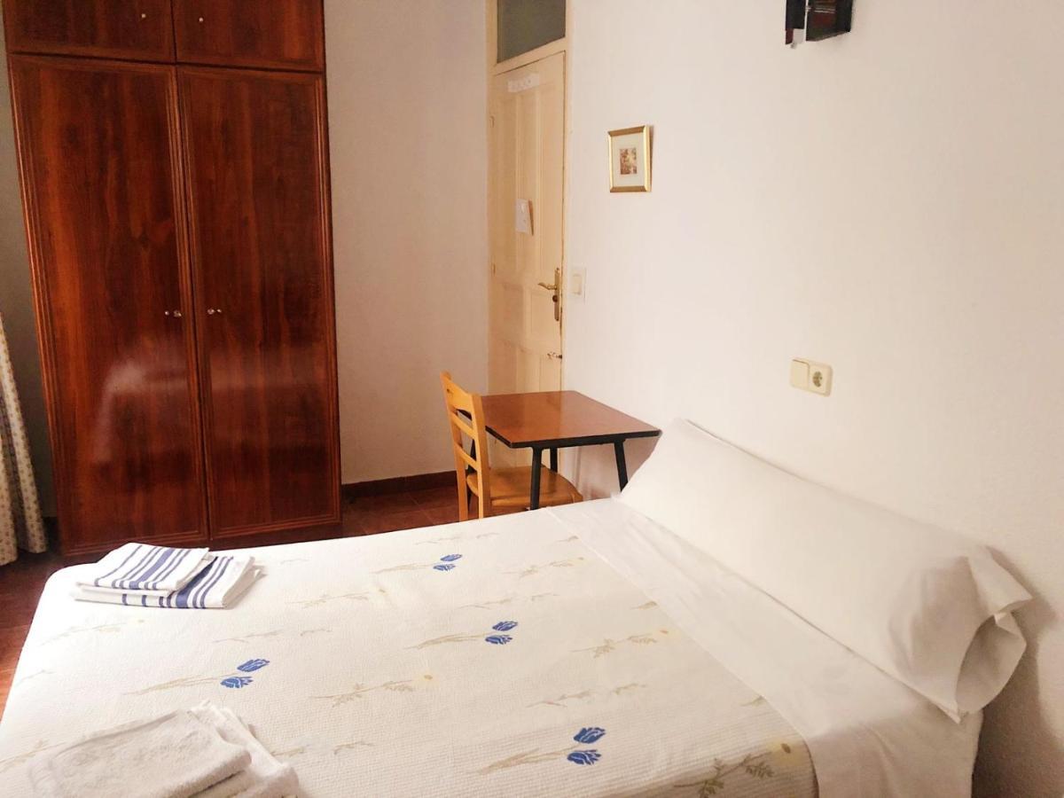 Hostal Castilla Мадрид Экстерьер фото