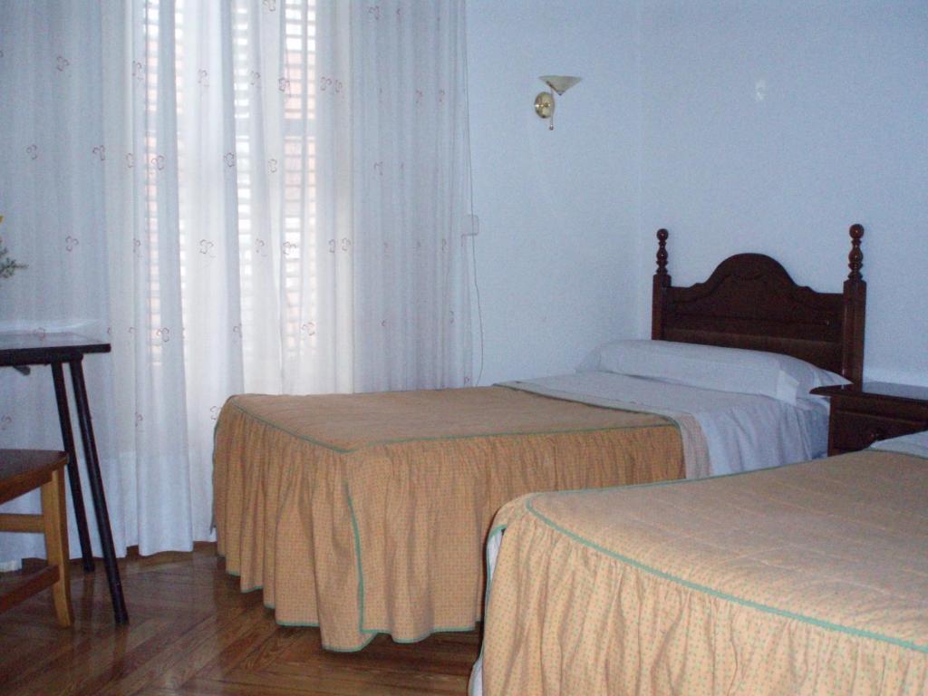 Hostal Castilla Мадрид Номер фото