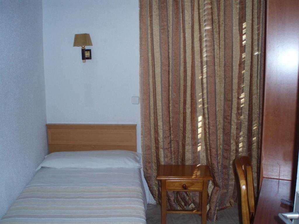 Hostal Castilla Мадрид Номер фото